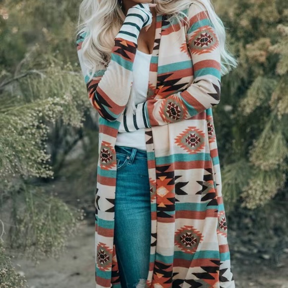 Aztec sweater. Unique stripped cuff feature - Picture 4 of 6